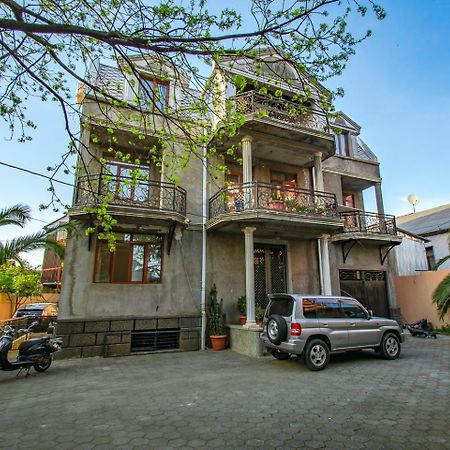 Nana'S Guesthouse Batumi Esterno foto