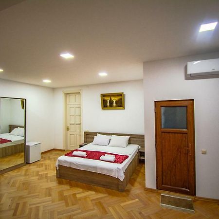 Nana'S Guesthouse Batumi Esterno foto