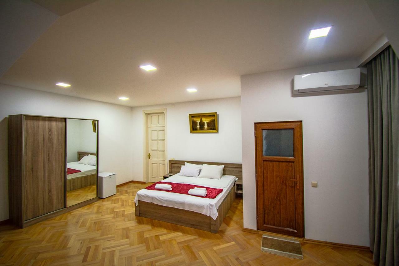 Nana'S Guesthouse Batumi Esterno foto