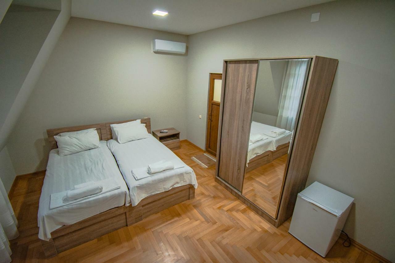 Nana'S Guesthouse Batumi Esterno foto